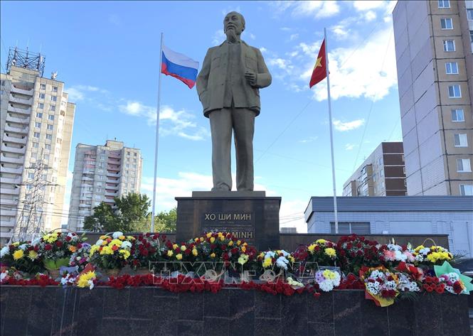  Tượng đài Bác Hồ ở quảng trường mang tên Bác ở thành phố Ulianovsk - quê hương của Lenin. Ảnh minh họa: Tâm Hằng/Pv TTXVN tại LB Nga