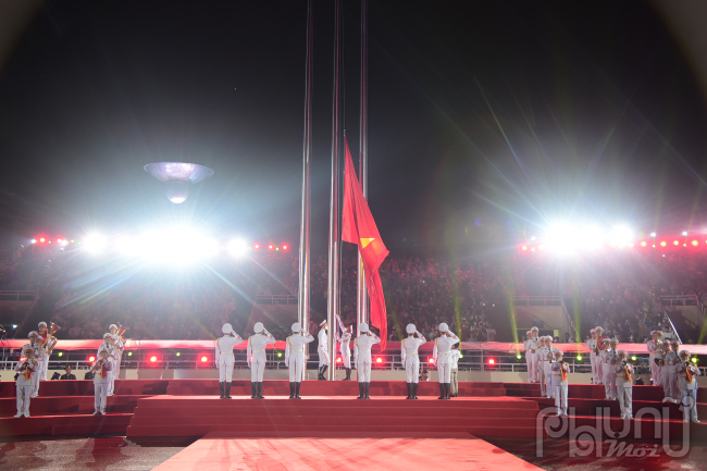 SEA Games 31 chính thức bắt đầu với lễ khai mạc đơn giản nhưng ấn tượng