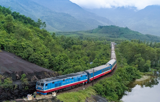 Ngành đường sắt đã cho chạy lại nhiều đôi tàu sau dịch COVID-19. (Ảnh: Minh Sơn/Vietnam+)