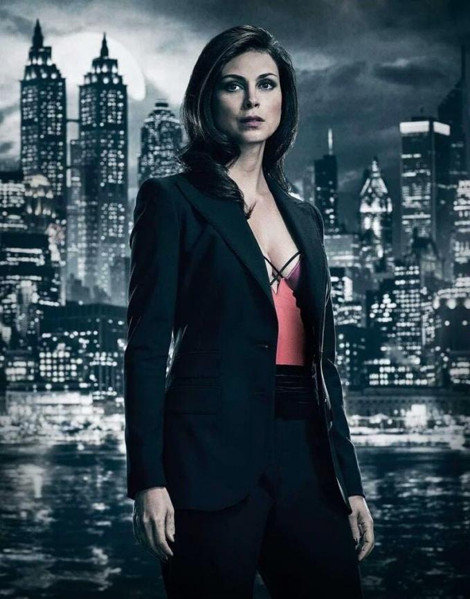 Morena vào vai tiến sĩ Leslie Thompkins, bạn gái của thanh tra James Gordon trong Gotham