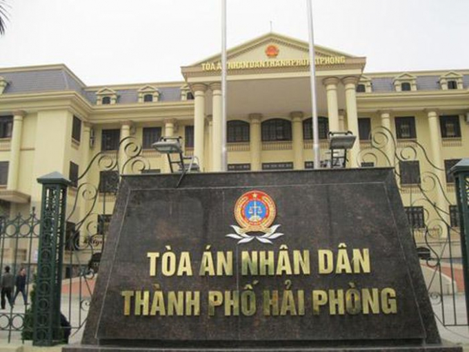 Nữ thẩm phán Hải Phòng bị chặn xe, tạt chất bẩn vào người