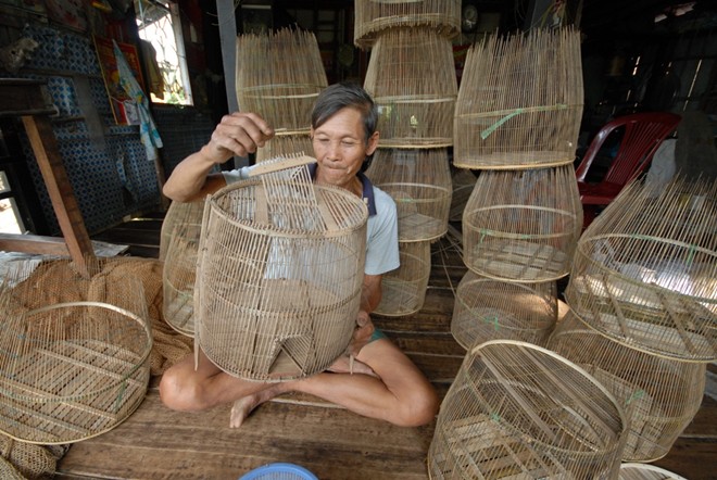 Lũ về muộn: Cá linh khan hiếm, lợp cua ế hàng vì không ai mua