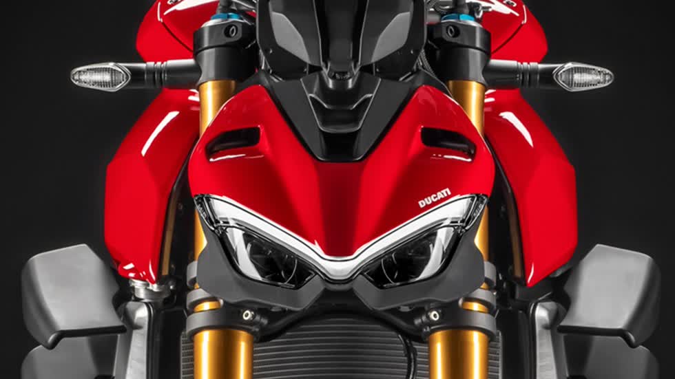 7Ducati Streetfighter V2