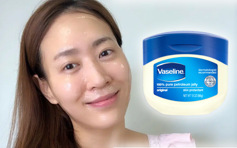 Khóa chặt độ ẩm bằng vaseline gây sốt trên Tik Tok.