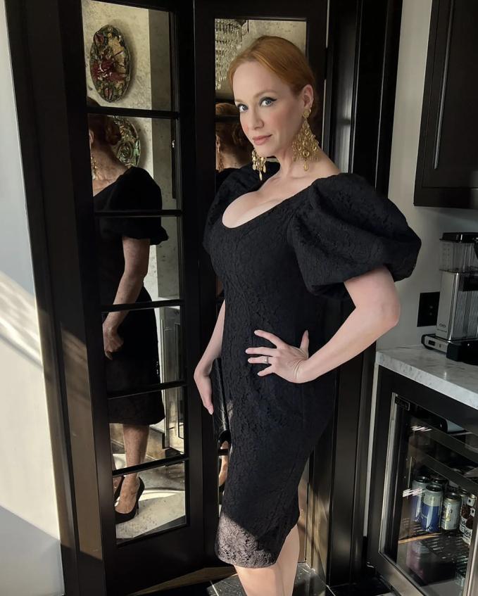 Vòng 1 quá khổ là điều khiến Christina Hendricks tự ti