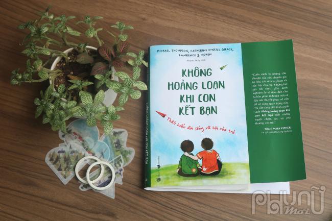 Không hoảng loạn khi con kết bạn là tác phẩm mới của của ba tác giả Michael Thompson, Catherine O’Neill Grace, Lawrence J. Cohen 