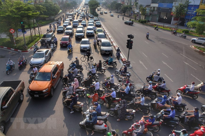 Đường Trường Chinh trở lại tình trạng nườm nượp phương tiện vào đầu giờ đi làm sáng (ảnh chụp lúc 7h42). (Ảnh: Tuấn Đức - TTXVN)