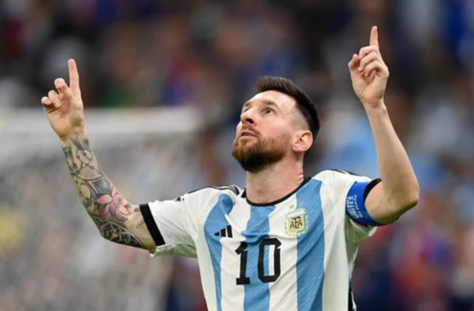 Lionel Messi ăn mừng khi đá thủng lưới đội Pháp. 