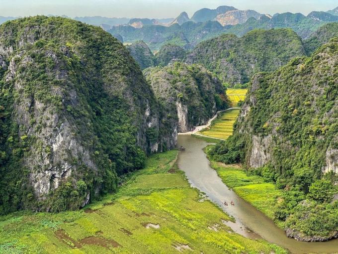 Đi Ninh Bình mùa mưa, du khách gặp cảnh tượng 