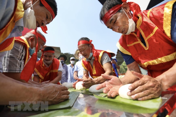 Hội thi gói bánh chưng, bánh giày tái hiện cuộc thi làm các lễ vật dâng cúng tổ tiên có từ thời Hùng Vương dựng nước, tôn vinh những giá trị văn hóa truyền thống của dân tộc; thể hiện lòng hiếu kính với tổ tiên, cha mẹ.