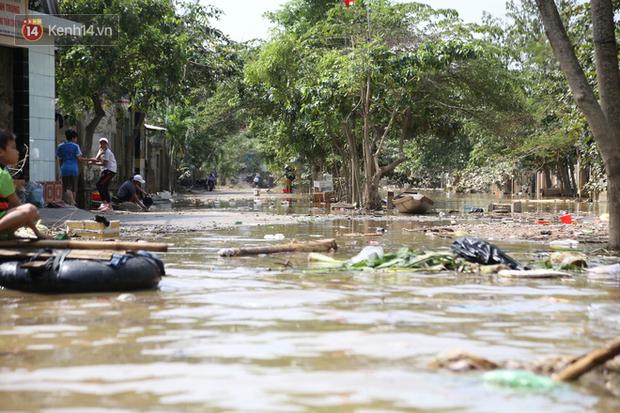   Sau mưa lũ, ngập lụt cần phải thực hiện các hoạt động vệ sinh môi trường, đảm bảo nước rút đến đâu làm vệ sinh môi trường đến đó.    