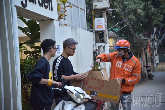 Khách hàng chủ yếu đặt trực tuyến 