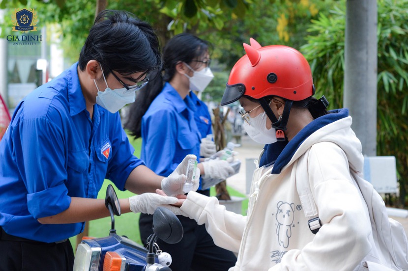 Sinh viên Đại học Gia Định sẽ học trực tuyến sau kỳ nghỉ lễ - Ảnh 1.