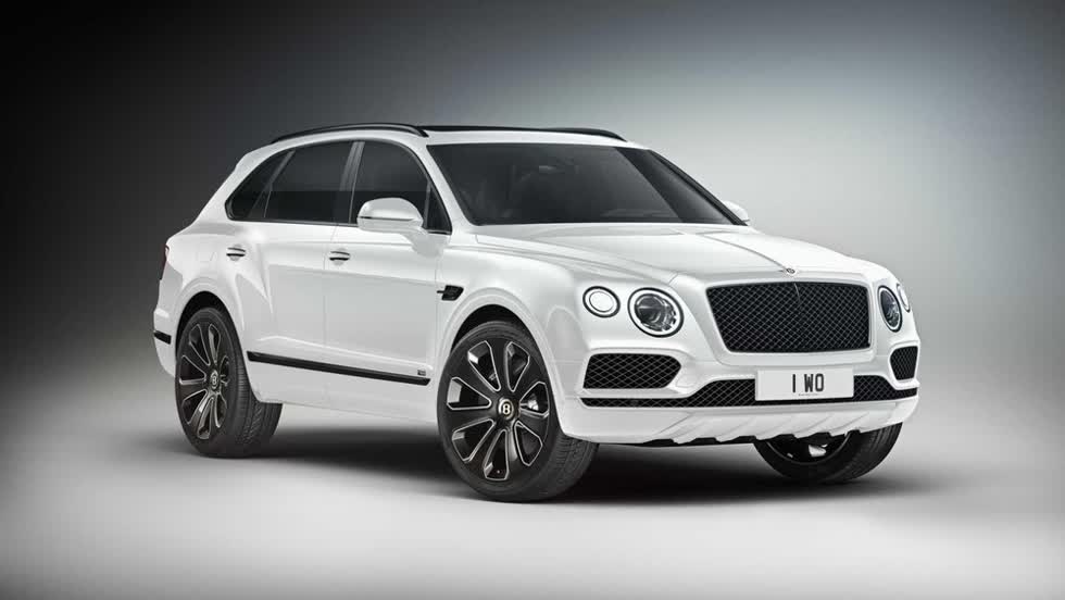 Một chiếc Bentley Bentayga V8 Design Series màu trắng.