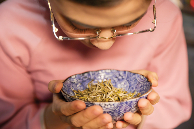 Lặng im nghe trà thở