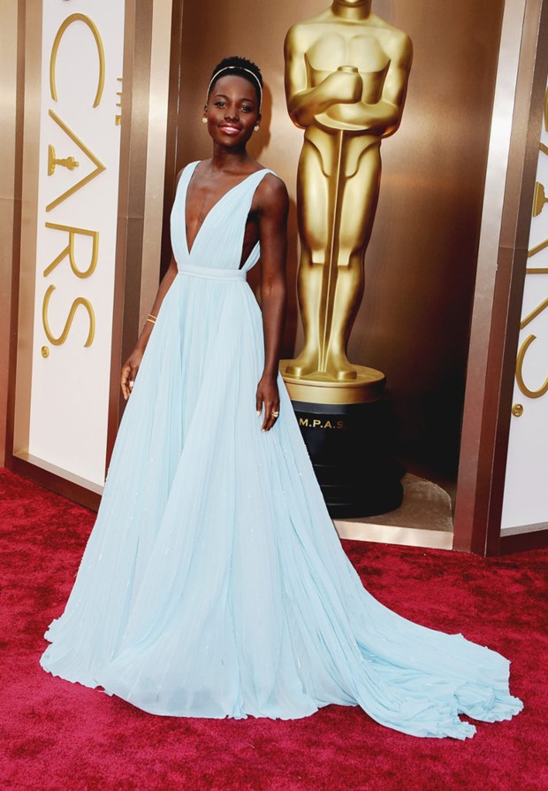   Lupita Nyong'o được ví là viên ngọc đen lấp lánh ở Oscar 2014 khi cô giành được tượng vàng cho vai diễn trong trong phim 12 