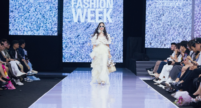 Mẫu nhí Tô Ngọc Diệp catwalk đầy thần thái tại Tuần lễ Thời trang Quốc tế Việt Nam 2023