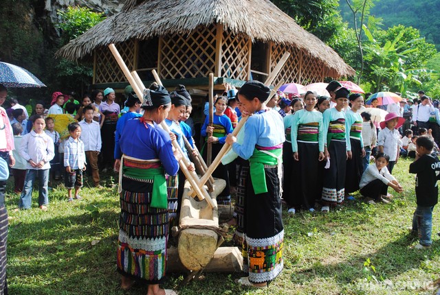 Lễ mừng cơm mới của người Thái Mai Châu. Nguồn: wiki.youvivu.com