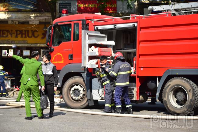 Hà Nội: Cháy lớn tại số 240b Hàng Bông