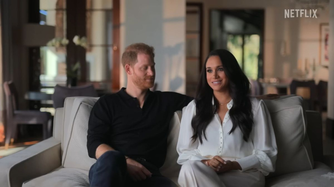 Bộ phim tài liệu của Harry - Meghan gây chấn động khi tiết lộ nhiều câu chuyện của gia đình hoàng gia