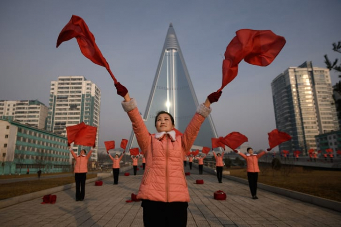 Người dân múa hát chào mừng Quốc tế phụ nữ năm 2019/ Ảnh: ED JONES/AFP/AFP/Getty Images