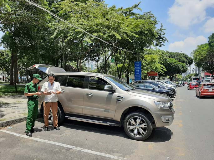 TP.HCM phạt nguội nếu đậu xe không trả phí trên 20 tuyến đường - Ảnh 1.