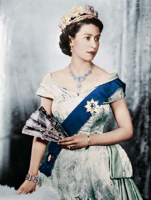 Chiếc vòng cổ là món quà cưới mà cố Nữ vương Elizabeth II được nhận từ Nizam (người cai trị) của Hyderabad (một bang của Ấn Độ ngày nay).