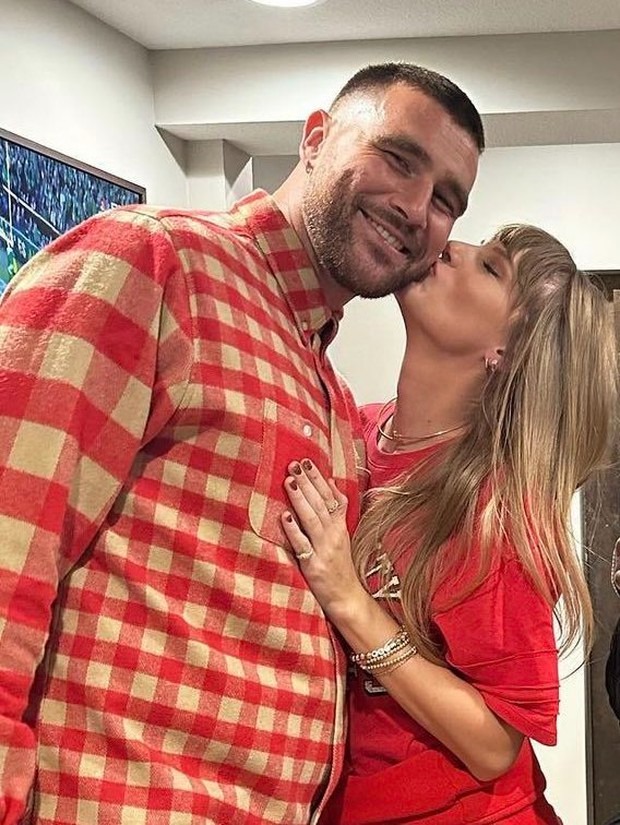 Cô đang hạnh phúc bên bạn trai mới Travis Kelce