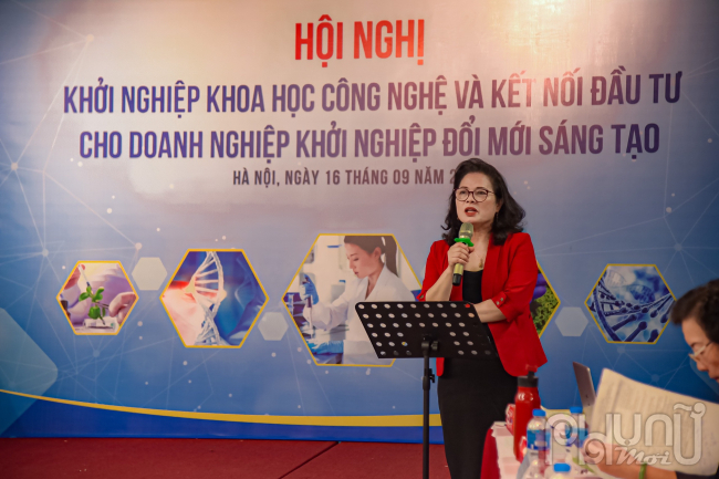 Bà Lê Thị Khánh Vân – Giám đốc Trung tâm Trung tâm Ứng dụng Khoa học công nghệ & Khởi nghiệp (COSTAS) thuộc Hội Nữ trí thức Việt Nam phát biểu khai mạc Hội nghị.