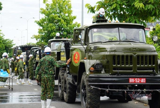 Doàn xe đặc chủng tập trung trước Trung tâm Y tế quận Sơn Trà từ 13h.