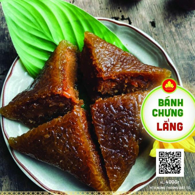 Bánh Chưng Lẳng có lớp vỏ bánh được ngâm ủ với tro của vỏ quả chẩu và nước mưa cho sự mềm mịn, trong mướt