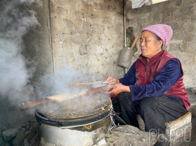 Thoát nghèo nhờ giữ lửa nghề làm bánh đa 33 năm qua