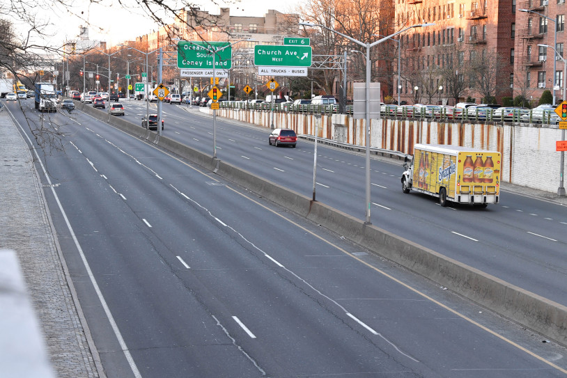 Giao thông buổi sáng vẫn sáng hôm nay trên đường cao tốc Prospect Park tại Ocean Parkway ở Brooklyn.