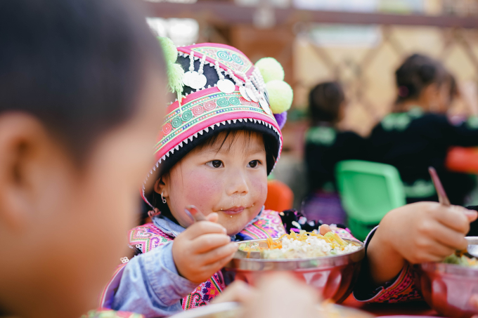 Chuyện chàng Trung úy vùng cao cùng đồng đội hỗ trợ nuôi cơm trưa cho hàng nghìn em nhỏ