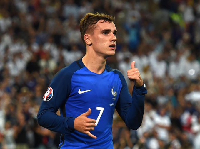 Antoine Griezmann (Pháp) sở hữu gương mặt thư sinh, mái tóc vàng với kiểu undercut thời thượng.