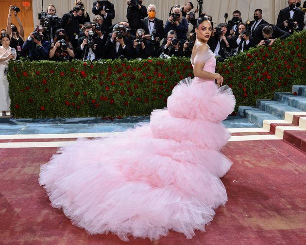 Thời trang đẹp nhất trên thảm đỏ Met Gala 2022 - Ảnh 16.