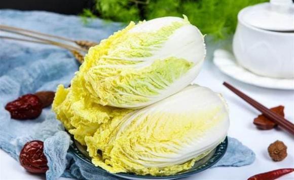 Rau cải thảo chứa hàm lượng nước calo ít, giàu vitamin C và vitamin E nên có thể được coi là 