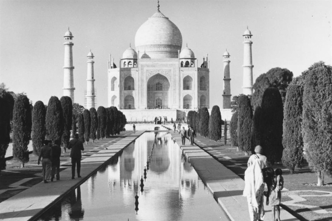 Đền Taj Mahal (Agra, Ấn Độ). Đền Taj Mahal được hoàng đế Mughal Shah Jahan xây dựng vào năm 1632 để tưởng niệm vợ ông