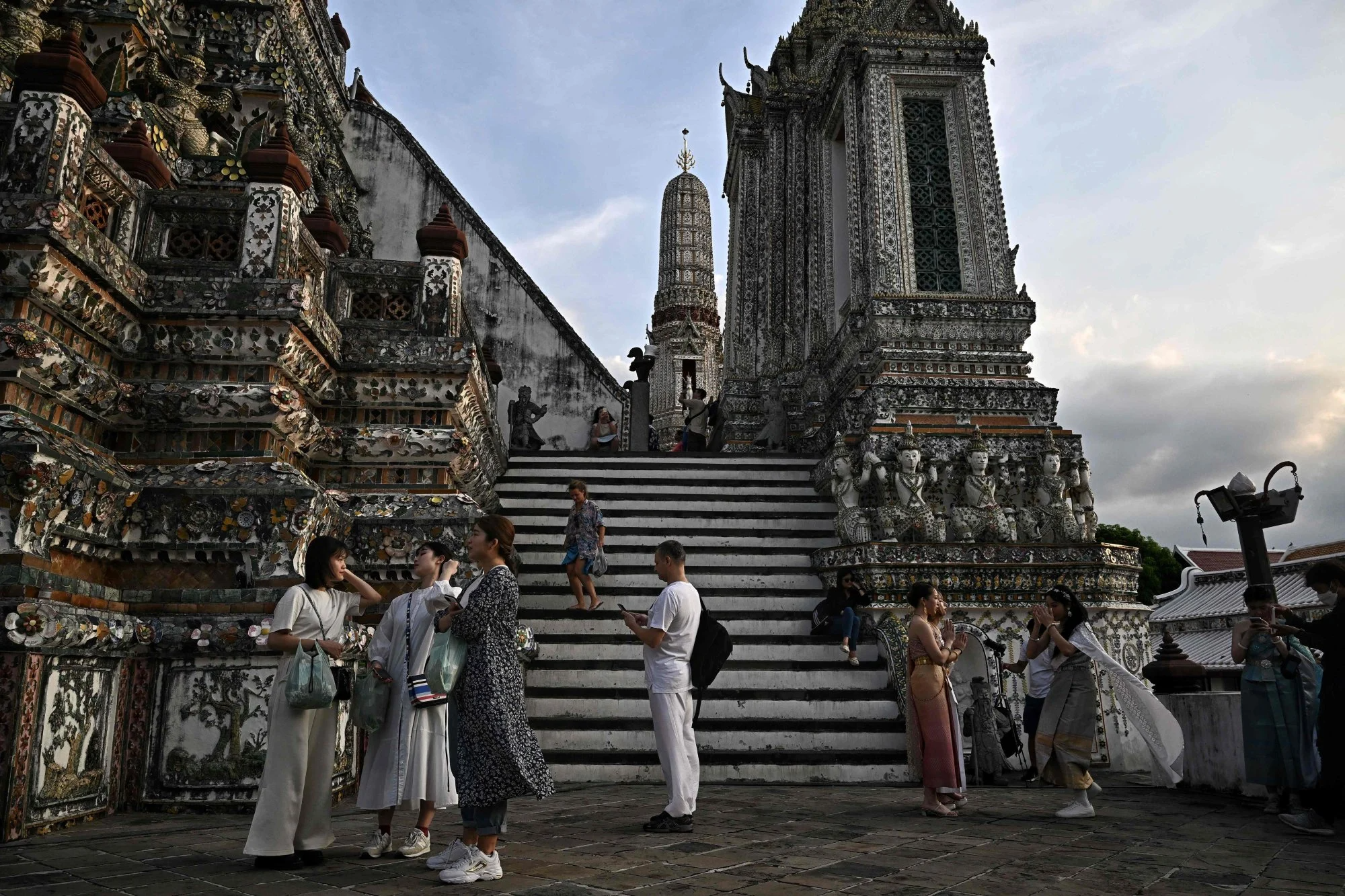 Người Malaysia, Thái lan lo sợ COVID-19 bùng phát khi du khách Trung Quốc quay trở lại - Ảnh 2.