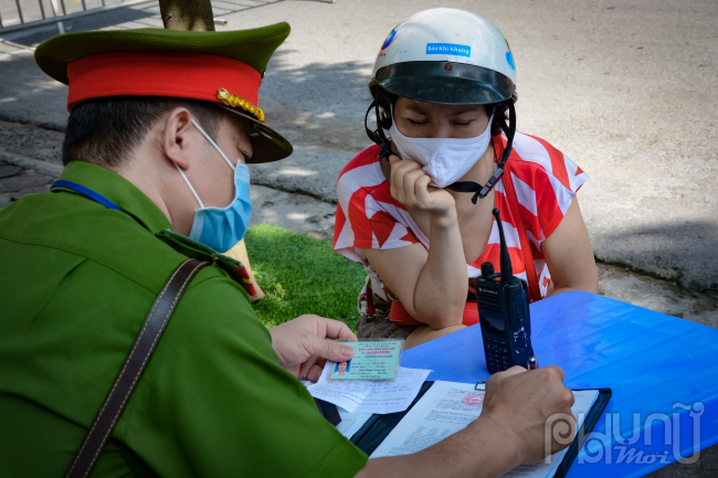 Các trường hợp ra đường không có giấy đi đường và ra đường không cần thiết sẽ bị xử phạt theo quy định.