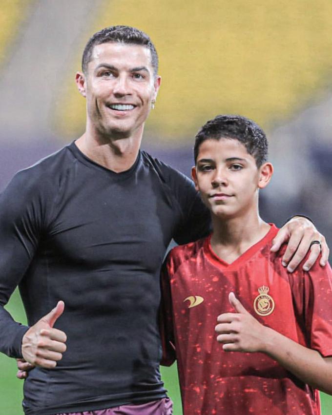 Được hỏi về chuyện chơi bóng của con trai, Ronaldo có câu trả lời đầy tinh tế nhận về vô số lời khen