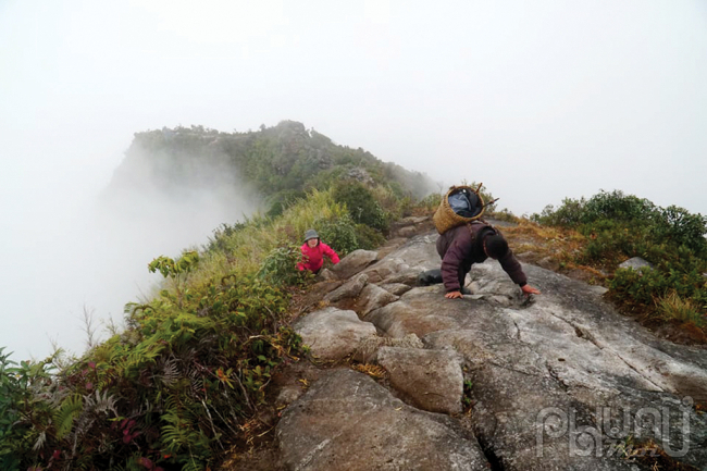 Porter nghĩa là người khuân vác. Nhưng leo núi, ai cũng gọi là porter.