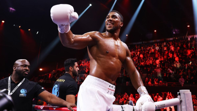 Trong trận đấu đáng chú ý nhất sự kiện, cựu vô địch thế giới Anthony Joshua hạ đo ván thuyết phục đối thủ Otto Wallin sau 5 hiệp