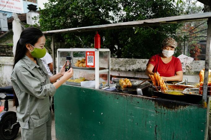 Sinh viên và lối sống không tiền mặt, ăn tô hũ tíu gõ gần nhà cũng chọn hình thức chuyển khoản 