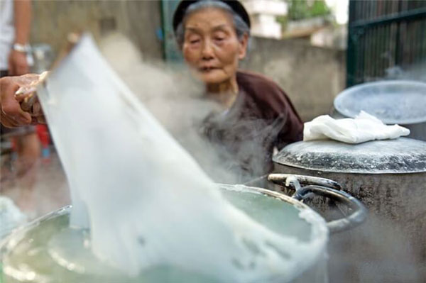 Vì sao bánh cuốn Thanh Trì trở thành một món đặc trưng của đất Hà Thành?