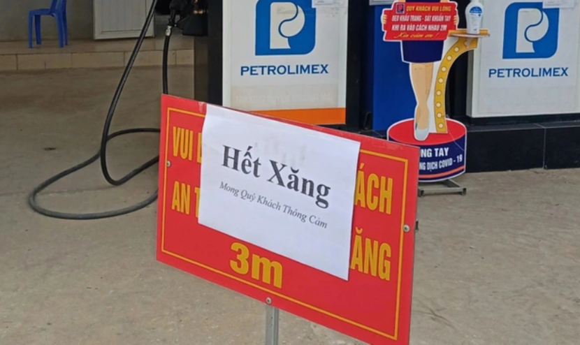 Gần 10% số cây xăng tại TP.HCM hết hàng - Ảnh 1.