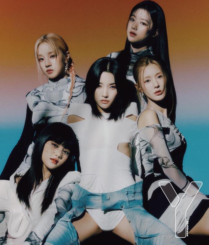 Lyrics tiếng Anh chiếm 53,6% trong âm nhạc của (G)I-DLE, nhóm còn phát hành single tiếng Anh quảng bá riêng