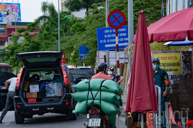 Giờ quy định tiếp nhận rất nghiêm ngặt, sáng từ 8h-10h, chiều từ 14h-16h các trường hợp quá giờ không tiếp nhận.