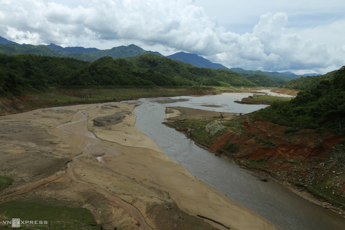  Hồ thuỷ điện Hủa Na.