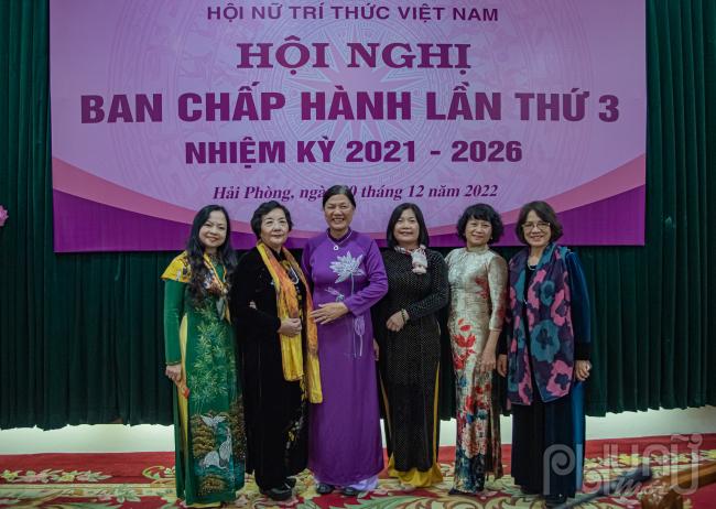 Hội Nữ trí thức Việt Nam tổ chức Hội nghị Ban chấp hành lần thứ 3, tham quan Hải Phòng